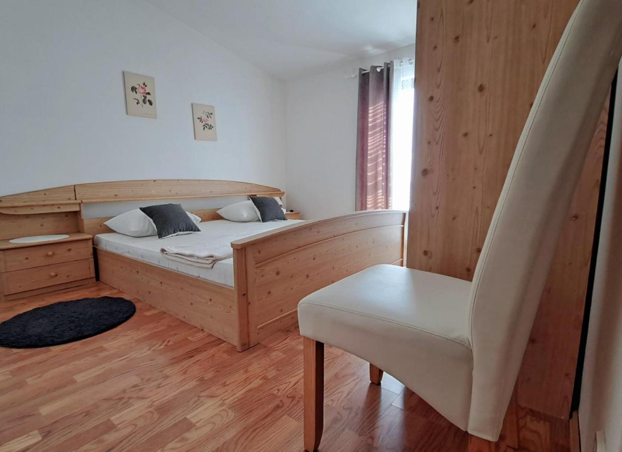 Maria Apartments Каштела Екстер'єр фото
